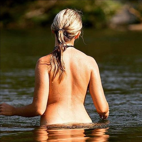 Parigi: fino al 15 ottobre si potrà stare nudi in parti della spiaggia, tutelati i diritti dei naturisti