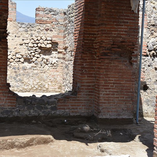 Pompei restituisce un nuovo reperto archeologico: lo scheletro di bambino ritrovato alle terme centrali