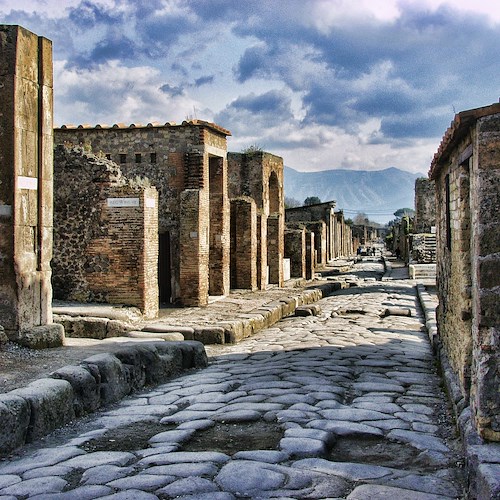 Pompei: ruba pietre, si ammala e decide di restituirle