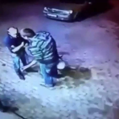 Russia 2015: provano a derubare un vecchio ma sono troppo ubriachi