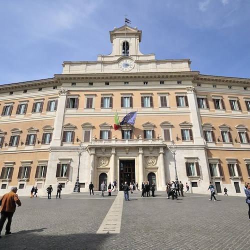 Scontro Renzi - Calenda, addio partito unico