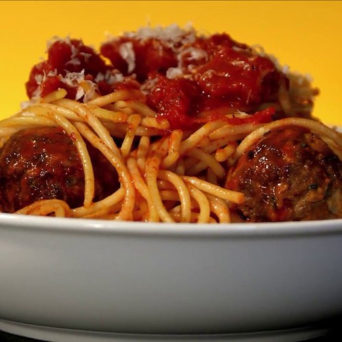 Se le video-ricette fossero girate da registi famosi: "spaghetti con polpette di carne" firmato Quentin Tarantino #FoodFilms