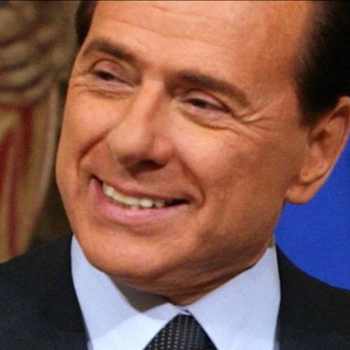 Silvio Berlusconi dona 100 milioni di euro ai terremotati. Una Bufala che commuove il mondo.