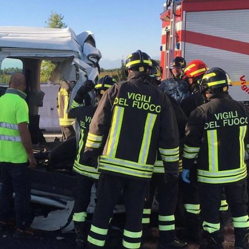 Strage sull'autostrada della morte: 5 ragazzi, l'ex sindaco di Riccione e un'educatrice hanno perso la vita