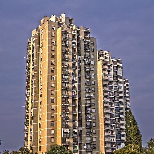 Condominio<br />&copy; Foto di monikazoran da Pixabay