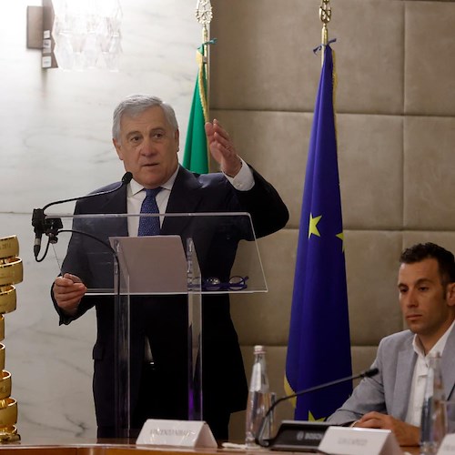 Tensione Roma-Parigi, Tajani: "Macron prenda distanze da accuse di Darmanin"