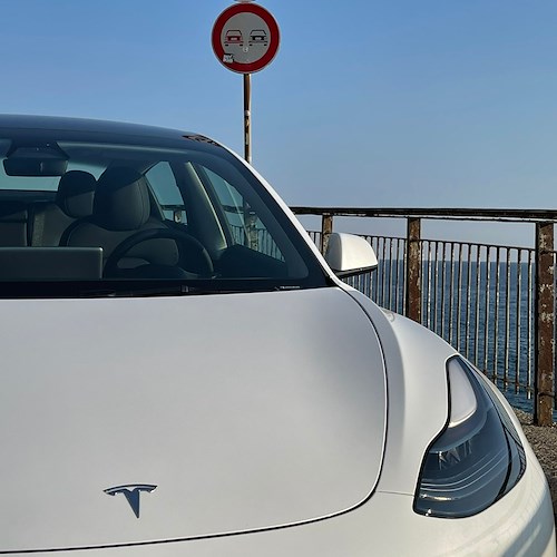 Tesla Model 3 Dual motor AWD: la prova in Costiera Amalfitana /foto /video