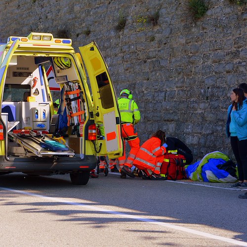 Tragedia a L'Aquila, auto piomba nel giardino di asilo: morto un bimbo, cinque feriti 
