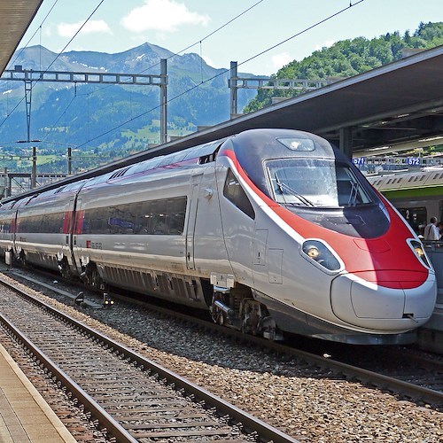 Treno<br />&copy; Foto di Erich Westendarp da Pixabay