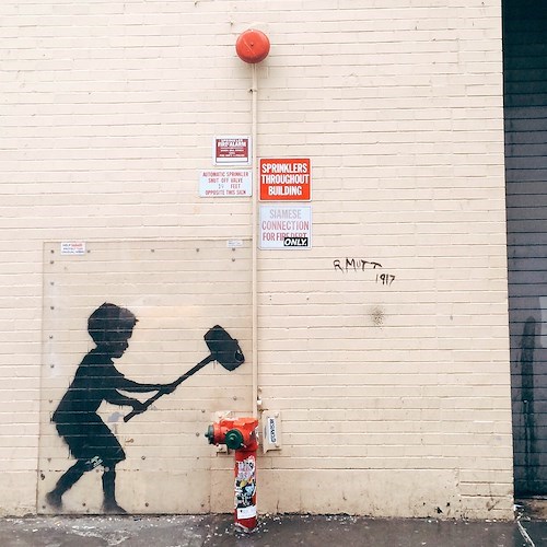 Trieste, omaggio a Banksy con una mostra aperta fino al 10 aprile 2023