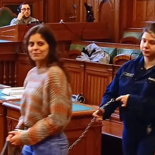 Ilaria Salis all'ingresso in tribunale in Ungheria<br />&copy; pagina IG