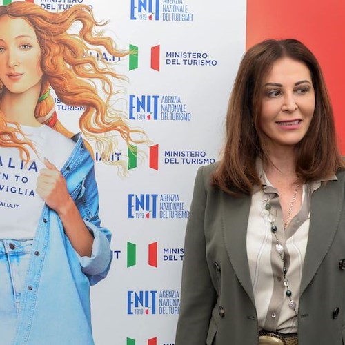 Venere di Botticelli versione influencer, Santanché risponde alle critiche