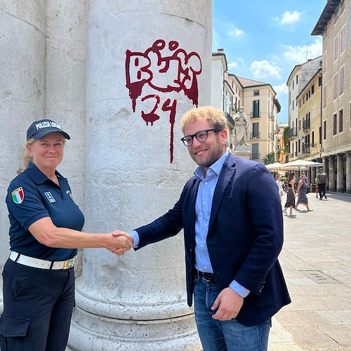 Vicenza, Basilica Palladiana imbrattata dai vandali. Sindaco Possamai: "Responsabili due militari americani"