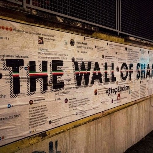 "Wall of Shame": la condanna al razzismo della Street Artist "Laika"