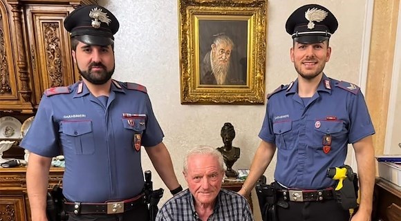 Carabinieri salvano un anziano colto da malore: Luigi li ringrazia a casa sua