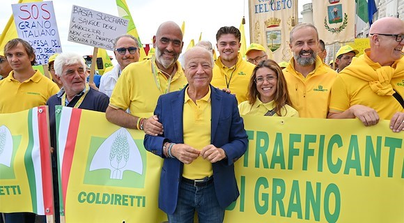 Crolla il prezzo del grano duro, 'rischio campi vuoti' Proteste agricoltori