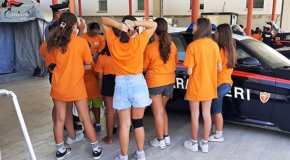 I Carabinieri incontrano i giovani al campo estivo della Protezione Civile di Ariano Irpino