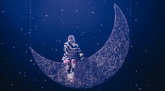 Rose Villain incanta Milano: la magia del RADIO TRILOGY TOUR tra “bollicine” e ospiti stellari